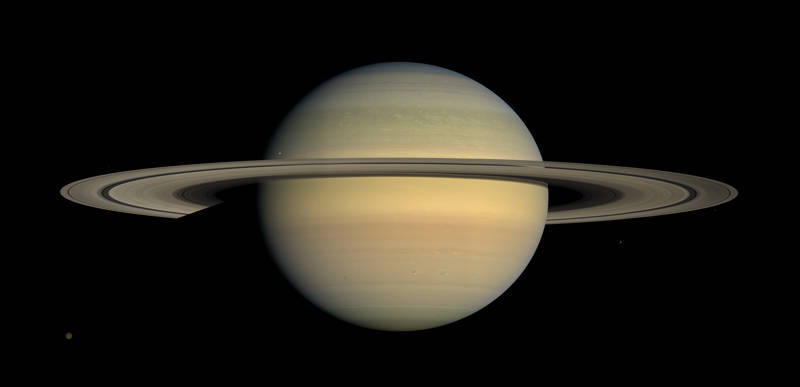 Saturno fotografado pela sonda Cassini durante o seu equinócio. 