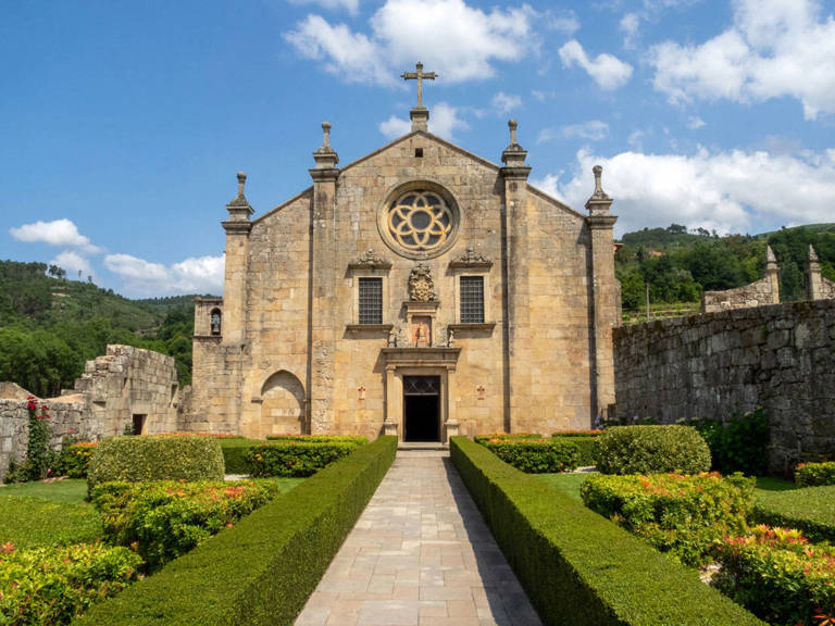 Estes mosteiros merecem uma visita nestas férias