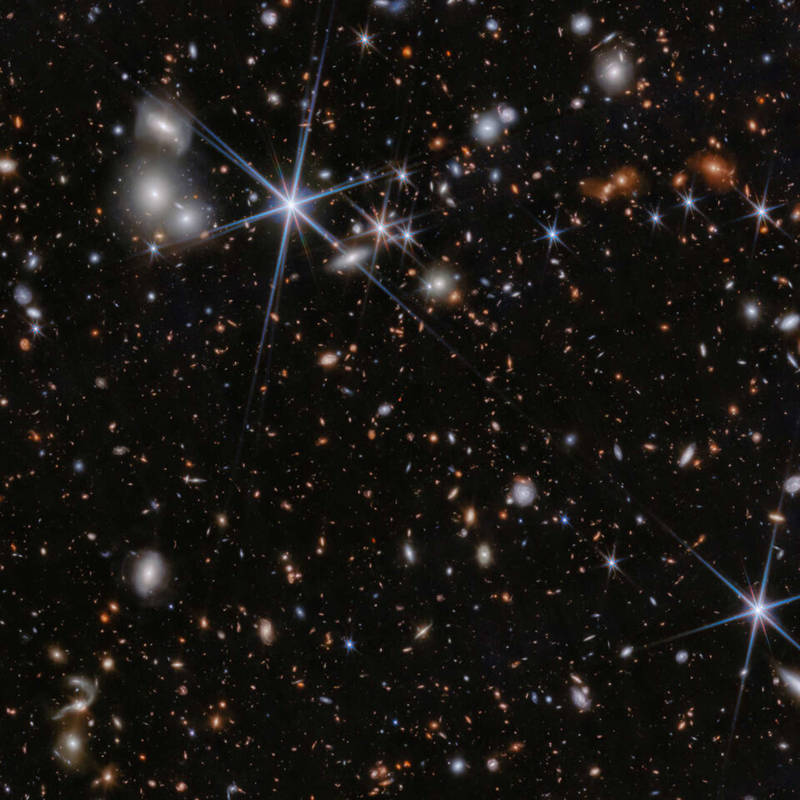 James Webb detecta uma fusão de galáxias e respectivos buracos negros