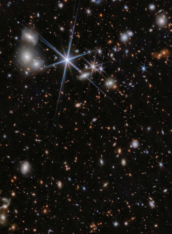 James Webb detecta uma fusão de galáxias e respectivos buracos negros